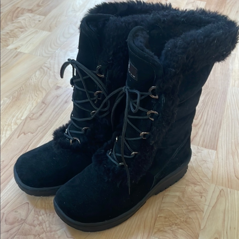 Black Bearpaw lace up snow boots